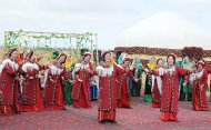 Fotoreportaž: Türkmenistanda Milli bahar baýramy - Halkara Nowruz güni giňden bellenildi