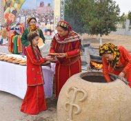 Фоторепортаж: В Туркменистане широко отметили Праздник урожая