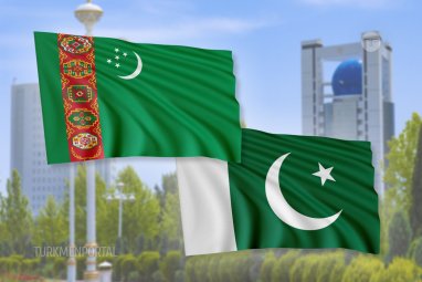 Türkmenistan Eğitim Bakanı, Pakistan Büyükelçisi ile görüştü