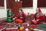 Competition among carpet weavers at the National Museum of the Turkmen Carpet