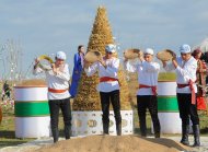 Fotoreportaž: Türkmenistanda Milli bahar baýramy - Halkara Nowruz güni giňden bellenildi