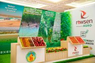 Туркменская мода и продукты предпринимателей на прошедшей выставке СППТ-2024