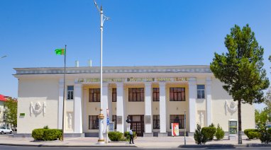 Paýtagtymyzyň A.S. Puşkin adyndaky döwlet rus drama teatry iýun aýyndaky spektakllaryna çagyrýar