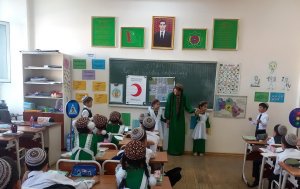 Ashgabat volunteers of the National Red Crescent Society of Turkmenistan conducted road safety lessons in schools in September