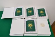 Photoreport from the ceremony of presenting passports to persons accepted into the citizenship of Turkmenistan