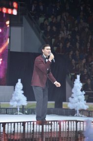 Aşgabatda Täze ýyl mynasybetli ýyldyz estrada aýdymçylaryň konsertinden fotoreportaž 