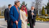 Fotorepotaž: Saud Arabystany Türkmenistana 25 tonna hurma iberdi