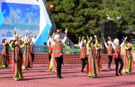  Fotoreportaž: Türkmenistanyň Döwlet Sirkiniň meýdançasynda «Soňky jaň» konserti geçirildi