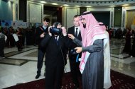 Türkmenistanyň Şekillendiriş sungaty muzeýinde Saud Arabystany Patyşalygynyň amaly-haşam sungatynyň eserleriniň, milli arap lybaslarynyň, fotosuratlaryň sergisi