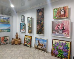 Photo report from the exhibition of works of women artists of Turkmenistan