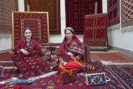 Competition among carpet weavers at the National Museum of the Turkmen Carpet