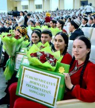 Фоторепортаж: В Туркменистане объявили имена победителей молодёжного конкурса научных работ