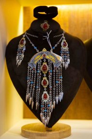 Miras Jewellery: siz barada sessiz gürrüň berjek şaý-sepler