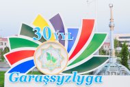 Fotoreportaž: Aşgabat Türkmenistanyň Garaşsyzlyk baýramyna taýýarlanýar