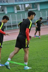 Fotoreportaž: Koreýa futbol ýygyndysy Köpetdag stadionynda