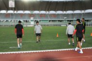 Fotoreportaž: Koreýa futbol ýygyndysy Köpetdag stadionynda