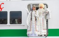 Photo story: The main Christmas tree of the country lit up in Turkmenistan