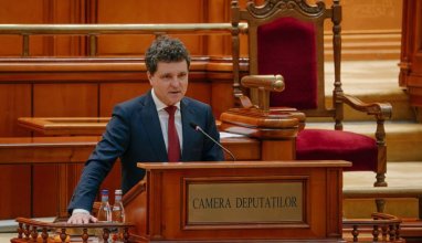 Serdar Berdimuhamedov congratulates Nikushor Dan on taking office