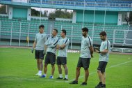 Fotoreportaž: Koreýa futbol ýygyndysy Köpetdag stadionynda