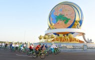 Photoreport: President of Turkmenistan unveils Bicycle monument and takes part in mass bike ride