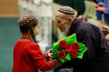 Фоторепортаж с вручения юбилейной медали «75 лет Победы в Великой Отечественной войне 1941—1945 годов» в Туркменистане