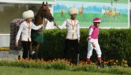 Spring racing season starts in Turkmenistan