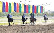 Фоторепортаж: В Туркменистане начался осенний сезон конных скачек