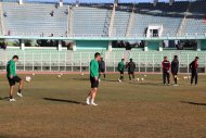 Fotoreportaž: Türkmenistanyň futbol ýygyndysy «Köpetdag» stadionynda türgenleşýär