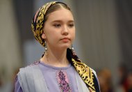 «Mähirli Zenanyň» lybaslarynyň görkezilişi Aşgabatda geçirilýän Moda hepdeligini jemledi