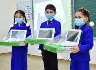 Photoreport: Ashgabat first-graders received computers from the President of Turkmenistan for the New Year