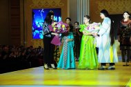 Photoreport: Fashion show of Uzbek clothes from the Sharq Liboslari design center in Turkmenistan