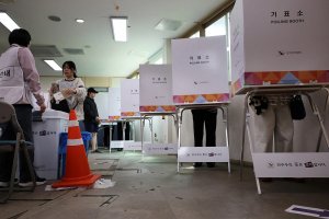Günorta Koreýada möhletinden öňki Prezident saýlawlary dowam edýär