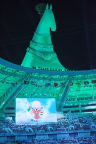 Olimpiýa stadionynda geçirilen V Aziýa oýunlarynyň ýapylyş dabarasyndan fotoreportaž