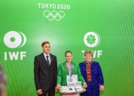 Fotoreportaž: Olimpiýa medalynyň eýesi Polina Gurýewa we tälimçilerine döwlet sylaglarynyň gowşurylyş dabarasy