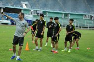 Fotoreportaž: Koreýa futbol ýygyndysy Köpetdag stadionynda