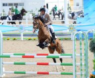 Fotoreportaž: Aşgabat atçylyk sport toplumynyň açyk manežinde konkur boýunça ýaryş geçirildi