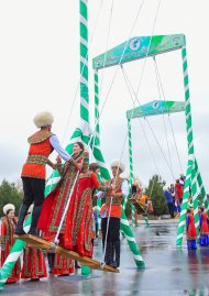 Фоторепортаж: В Туркменистане широко отметили Новруз