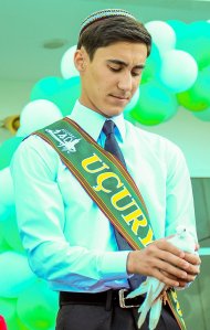 Farewell to school: last bell rang for graduates in Turkmenistan