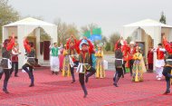 Fotoreportaž: Türkmenistanda Halkara Nowruz baýramy giňden bellenildi