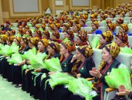 Fotoreportaž: Köp çagaly enelere medal sylag gowşurylyş