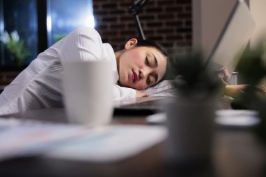 From dawn to dusk: 8 effective ways to overcome sleepiness at work